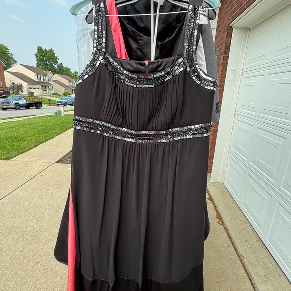 Short black dress - Picture 1 of 1